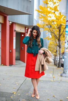 Christmas Outfit Ideas For Teenagers, Holiday Casual Outfits, Winter Outfits With Skirts, Outfits With Skirt, Emerald Green Skirt, Christmas Fashion Women, Christmas Party Fashion, Fall Outfit Ideas For Women, Outfit Ideas Dressy