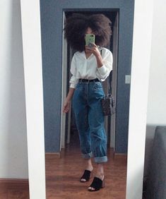 Marcela Damazo: 4 formas de usar camisa branca de um jeito cool Effortlessly Chic Outfits, Grunge Look, Elegante Casual, Classy Casual Outfits, Looks Black, Tyler The Creator, Soft Grunge, Fashion Mode, Looks Style