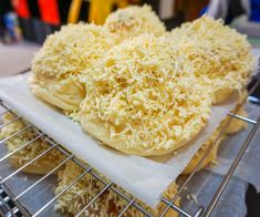 some kind of pastry that is cooling on a rack