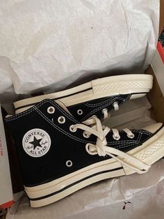 Shoes Wishlist, Converse 70s, Chuck 70s, How To Tie Shoes, Black Chucks, Black Glamour, Skater Shoes, The Last Song