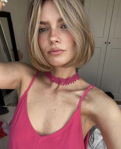 Poses For Models, Photography For Instagram, Shorthair Haircut, Instagram Tips And Tricks, Short Brown Hair, Photography For Beginners, Short Blonde, Haircuts For Long Hair