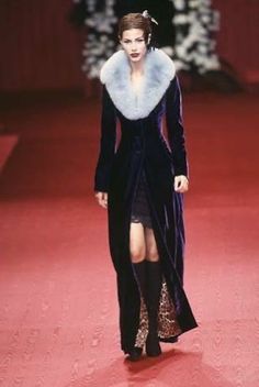 Elsa Benitez, Fairy Lady, 90s Runway Fashion, Vintage Runway, Runway Outfits, Whimsical Fashion, Designer Vintage, Purple Velvet