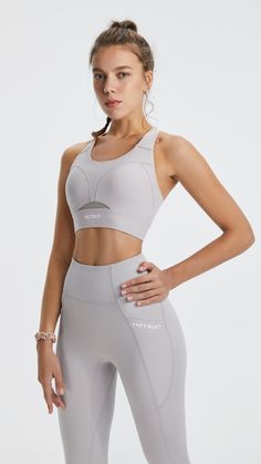 Defined by strong bonded seams and our newest performance fabric that holds up under pressure, the X Back Bra In Diamond Compression from HOTSUIT features a halter-style neckline and a racerback for dynamic movement. This supportive longline sports bra features a scoop neckline, removable bra cups for optional shape, and a smoothing sustainably-derived performance fabric made from recycled plastic bottles. DETAILS + FABRIC TECH High Action Sports Bra 39% Spandex 61% Nylon Lining: 92% Nylon 8% Sp Workout Outfits Aesthetic, High Neck Sports Bra, Dynamic Movement, Chic Sunglasses, Sporty Dress, Training Clothes, Sportswear Fashion, Active Outfits, Activewear Sets