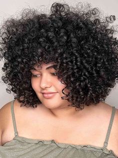 Rezo Cut Thick and Voluminous Curls for Fuller Faces Bixie Haircut, Fat Face Haircuts, Blowdry Styles, Hot Haircuts, Vivid Hair Color, Face Framing Bangs