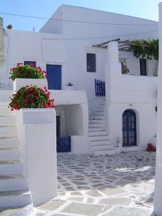 Sikinos Greece, White Concrete House, Greek Homes, Greece Architecture, Beach House Aesthetic, Greece Aesthetic, Dream Vacations Destinations