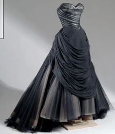 Pretty Fit Nyc, Swan Dress, Charles James, Looks Party, Vintage Gowns, Vintage Couture, Vestidos Vintage, 1950s Fashion, Gorgeous Gowns