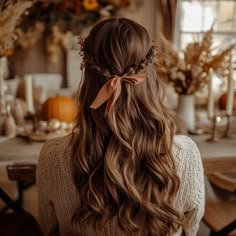 Add a soft ribbon to your half-up braids for a charming Thanksgiving hairstyle. It’s a perfect blend of sweetness and style Hair Styles For Thanks Giving, Fall Bow Hairstyles, Simple Thanksgiving Hairstyles, Hair Ideas For Thanksgiving, Half Up Half Down Hair With Bow, Easy Thanksgiving Hairstyles, Half Up With Braid, Cute Thanksgiving Hairstyles