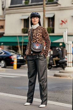 The Latest Street Style From Paris Fashion Week | Who What Wear Nyc Street Style Winter, Nyc Street Style Fall, Street Style Fall Winter, Winter Inspiration, New York Street Style, Chic Winter Outfits, Fashion Blogger Outfit, Nyc Street Style