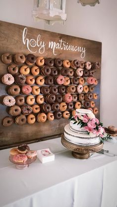 Dessert Bord, Wedding Donuts, Rustic Wedding Decorations, Holy Matrimony, Country Barn Weddings, Barn Wedding Decorations, Water Wedding, Donut Wall, Wedding Dessert Table