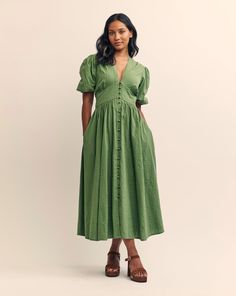 Meet Starlight: a soon-to-be iconic style that's just joined the fold. Made entirely from responsible cotton, this olive green one comes in a light seersucker texture that's perfect for all that incoming sunshine. We're obsessed with her soft gathering, puff sleeves and pretty line of covered buttons - she's even got pockets. Elevate yours with gold jewellery. Smart Fabric, Child Dress, Seersucker Fabric, Fabric Buttons, Midaxi Dress, Cotton Midi Dress, Petite Maternity, Petite Dresses, Workwear Dress