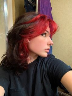 Hangodango on tiktok Under Hair Dye, Underdye Hair, Red Hair Inspiration, Red Hair Inspo, Peekaboo Hair, Dyed Red Hair, Red Brown Hair, Short Brown Hair