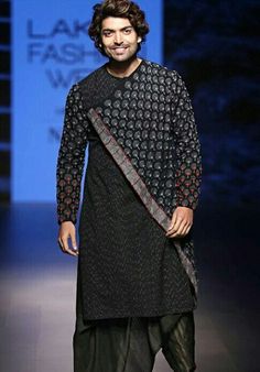 Kurta Designs Men's, Mens Traditional Wear, Indian Wedding Clothes For Men, Mens Indian Wear, Boys Kurta Design, Fashion Models Men, Wedding Dresses Men Indian, Gents Kurta Design, Western Outfits Men