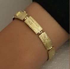 Hammered Jewelry, Dainty Gold Bracelet, Gold Link Bracelet, Jewelry Accessories Ideas, Dope Jewelry, Gold Link, Jewelry Lookbook, Elegant Bracelet, Bling Rings