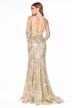 Feel like a princess in a gold glitter mermaid dress from the designer's collection! This regal dress is crafted from luxurious materials and features dazzling gold glitter detailing throughout. Show off your sophisticated style and feel like royalty in this mermaid dress. Gold color Flared mermaid train Plunging neckline Traps leading Open back Glitter Mermaid Dress, Gold Sequin Gown, Golden Gown, Split Prom Dresses, Glitter Mermaid, Long Fitted Dresses, Looks Pinterest, Cinderella Divine, Custom Prom Dress