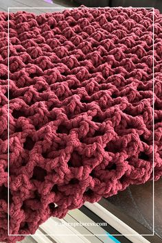 a crocheted blanket is shown with the text, how to crochet