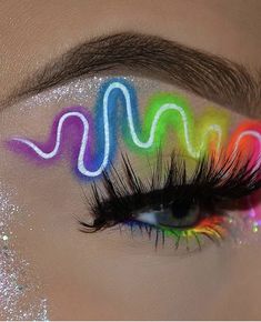 Art Eyeshadow Looks, Lgbtq Eye Makeup, Cute Makeup Looks Easy, Rainbow Makeup Ideas, Rainbow Makeup Looks, Bright Makeup Looks, Maquillaje Cute, Disney Eye Makeup, Crazy Eye Makeup