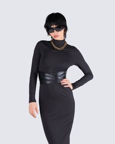 When it comes to effortlessly looking good, this black maxi dress has you covered 🖤 Made from stretch jersey fabric, and complete with a mock neck, long sleeves, and a bodycon style - this dress will have you intimidating everyone you walk past 😏