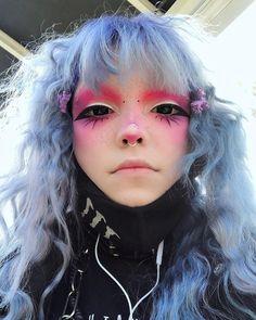 Axolotl Makeup Look, Harajuku Makeup Dark, Pink Alt Makeup Looks, 2020 Makeup Trends Alt Cringe, 2020 Makeup Trends Alt, Christmas Alt Makeup, 2020 Alt Makeup Cringe, Cool Alt Makeup, Harajuku Makeup Kawaii