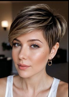 80s Hairstyles, Layered Pixie Cut, Layered Pixie, Sophisticated Hairstyles, Short Hair Images, Ideas For Short Hair, Giving People, Short Hair Pixie Cuts, Short Sassy Hair