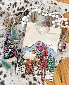 Boutique Crafts, Western Clothes, Southern Outfits, Country Wear, Vinyl Shirts, Hunting Clothes, Cow Girl