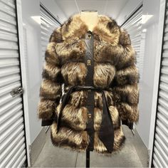 Absolutely Gorgeous And In Excellent Condition Bust 38” Waist 38” Top Of Back To Bottom Hem 30.5” Luxury Brown Outerwear With Faux Fur Lining, Luxury Brown Outerwear For Cold Weather, Coats Vintage, Vintage Jackets, Vintage Jacket, Vintage Brown, Leather Coat, Vintage Ladies, Jackets For Women