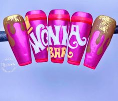 Step into a world of pure imagination with our Willy Wonka Nails art designs! Indulge your sweet tooth with our vibrant blue, purple and pink hues. Whether you prefer your nails short and simple or long and intricate, acrylic or gel our Willy Wonka-inspired designs will add a touch of whimsy to your look. Get ready to transport yourself to a candy wonderland with our deliciously fun nail art collection! 80s Nails, Nail Pics, Josie And The Pussycats, Nail Drawing