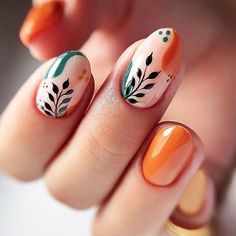 Get ready for spooky season with these Halloween nail designs that will level up your costume game! From classic jack-o'-lanterns to creepy cobwebs, this tutorial will show you how to create the perfect manicure for the scariest night of the year. Whether you're a beginner or a nail art pro, these designs are sure to impress at any Halloween party. Bumble Bee Nails, Bee Nails, Nagellack Trends, Nails Fun, Nail Design Inspiration, Short Nails Art, Vacation Nails, Spring Vacation, Nails Spring