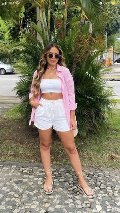 Size 12 Beach Outfits, Look Praia Plus Size, Look Camisa Pink, Airport Outfit Ideas Summer, Goa Outfits, Cancun Outfits, Thailand Outfit, Beach Party Outfits