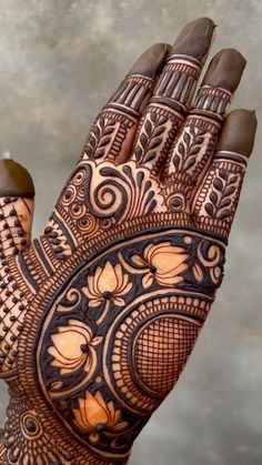 mehandi designs Uniq Mehandi Designs, Mendi New Design, Mehendi Art Design, Mehndi Art Designs Lotus, Mahendi Front Hand Designs Latest, Mehedi Design Front Hand Bridal, Lotus Mehandi Designs For Hands, Designer Mahendi Design Latest, Lotus Mehandi Designs Front Hand