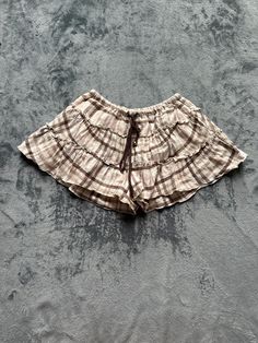 -Preloved, in good condition, there are obvious signs of use -100%cotton, waist:34-42cm, length:28cm -Best fits uk6-8 Casual Plaid Cotton Shorts, Plaid Cotton Shorts For The Beach, Summer Plaid Cotton Bottoms, Plaid Cotton Shorts For Beach, Plaid Cotton Beach Shorts, High-waisted Gingham Cotton Shorts, Gingham Cotton High-waisted Shorts, Gingham Cotton Bottoms For Vacation, Cotton Gingham Bottoms For Vacation