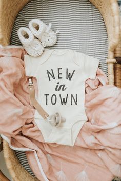 Baby Niece, Trendy Baby Clothes, Cotton Outfit, Organic Baby Clothes, Modern Typography, Baby Shirts