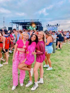 festival rave outfit idea coachella arkansas row Arkansas Row Outfits, Festival Outfits Colorful, Electric Zoo Festival Outfit, Pink Coachella Outfit, Waterbomb Festival Outfit, Fair Fits, Pink Ladies Outfit, Coloring Book Cover