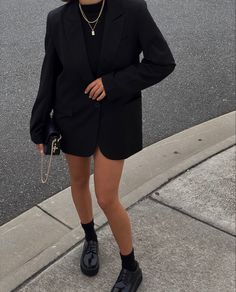 Blazer Oversize Outfits, Oversize Blazer Outfit, Oversized Blazer Dress, Total Black Outfit, Oversized Blazer Outfit, Black Summer Outfits, 2020 Style, Blazer Outfits For Women