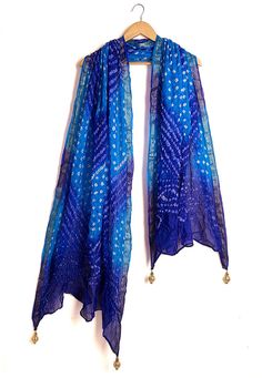 Dupatta Photoshoot, Bandini Dupatta, Designer Photoshoot, Blue Dupatta, Vs Image, Lady Quotes, Long Kurti, Long Kurti Designs, Utsav Fashion