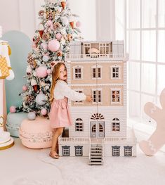 🎄 Perfect Christmas Gift for Imaginative Play! 🎄 Introduce your child to a world of creativity and learning with our Handmade Wooden Dollhouse - House of New York. Designed to inspire imaginative play, this charming dollhouse is a thoughtful and educational gift that combines craftsmanship with quality. Ideal for holidays, birthdays, or any special occasion, it provides endless hours of role-playing fun and learning. Handcrafted with High-Quality Wood: Made entirely of premium quality wood and Target Doll House, Two Story Playroom, Doll House Bookshelf, Giant Bedroom, Toddler Dollhouse, Boho Dollhouse, Wood Doll House, French Doll House, Big Doll House