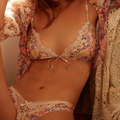 Soft Silky Satin Combines With Delicate Scalloped Lace On This Ethereal Bralette. Complete With Pretty Contrast Loop Detailing Throughout. Langray Outfits, Cute Lingerie Sets, Delicate Lingerie, Floral Lingerie, Lace Set, Pretty Lingerie, Love And Lemons, Beautiful Lingerie, Scalloped Lace