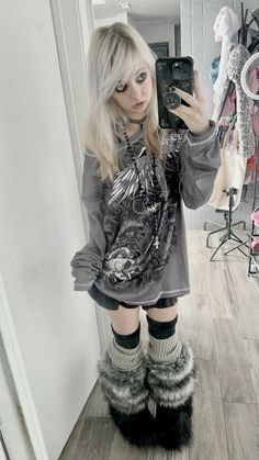 Alt Clothing Aesthetic, Grey Y2k Outfit, Alt Y2k Aesthetic, Drain Core Outfits, Emo Fits Girl, Drainer Core Outfits, Emo Fit Ideas, Alt Outfit Inspo Fem, Y2k Punk Outfits