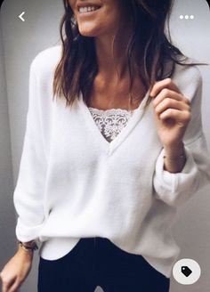 White Vneck Sweater, Vneck Sweater Outfit, Beauty Day, Sweater Outfit, White Sweater, Moda Fashion, Girls Shopping, Look Fashion, Women's Style