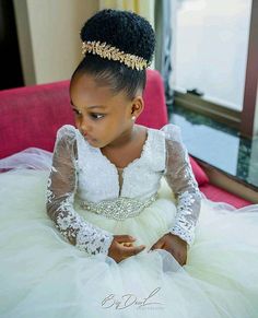 the wedding page 🌹 on Instagram: “Little bride looking so cute • • • • • • • • • • • • • • • • • • • Follow us for more @_theweddingpage  #_theweddingpage…” Flower Girl Wedding Hair, Wedding Hairstyles For Girls, Kids Hairstyles For Wedding, Natural Hair Wedding, Natural Wedding Hairstyles, Feminine Elegance, Bridal Hairstyle, Wedding Flower Girl Dresses