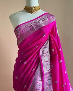 Saree Maharashtrian, Modest Saree, Benaras Sarees, Maharashtrian Saree, Silk Saree Blouse Designs Patterns, Sari Design, Saree Draping