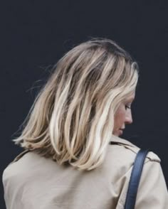 Blonde Lobs Thick Hair, Danish Haircut, Linen Blonde Hair, Blonde Long Bob Hairstyles, Dark Blonde Lob, Scandinavian Hairline Blonde, Scandi Hair, Long Blonde Bob, Blonde Long Bob