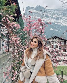 Kashmir Outfits, Aashika Bhatia, Followers On Tiktok, Woman Entrepreneur, Fashion Blogging, Snow Photoshoot, Social Media Stars, Pleated Maxi