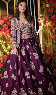 Lehenga For Winter Wedding, Lehanga Kurti Modern Design, Sangeet Gowns For Bride Indian, Long Length Blouses For Lehenga, Ghagra For Wedding, Coat Model Lehangas, Ghagra With Jacket, Koti Style Chaniya Choli, Dress From Saree Ideas Indian