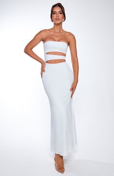 Take their breath away in the Milia maxi, designed in our stretchy, slinky fabric that's double layered to snatch you in all the right places. A strapless neckline and slash details to the body completes the look. 



Colour: White.

Stretch slinky fabric.

Fully lined.

Strapless neckline.

Slashed style cut outs to body.

Hugs the figure.

Invisible zip fastening.

Maxi length.

Model is an XS and is wearing an XS.

 Size: XS, S, M, L, XL, XXL Split Long Dress, Loungewear Dresses, Maxi Dress Sale, Strapless Neckline, Maxi Dress Navy, Invisible Zip, Formal Party, White Maxi Dresses, Black Maxi Dress