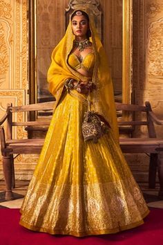 Mustard attached cancan lehenga with mughal, geometric woven motifs. Paired with sweetheart neck padded blouse and border embroidered dupatta. - Aza Fashions Jigar Mali Lehenga, Mustard Lehnga Outfit, Mustard Lehenga Bridal, Mustard Bridal Lehenga, Bridal Lehenga Inspiration, Banarsi Bridal Saree, Banarsi Bridal Lehenga, Banarsi Lehnga Designs, Lehenga With Jewellery