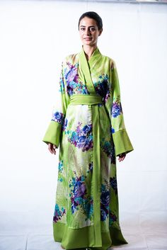 Enjoy this luxury green dressing gown that will turn heads. Enhance your elegance with this soft silk lingerie robe ❤️Buy now! Kimono Wedding Dress, Green Dressing, Copper Dress, Bridesmaid Robes Floral, Sequin Kimono, Luxury Green, Cotton Lingerie, Petite Plus Size, Embroidered Kimono