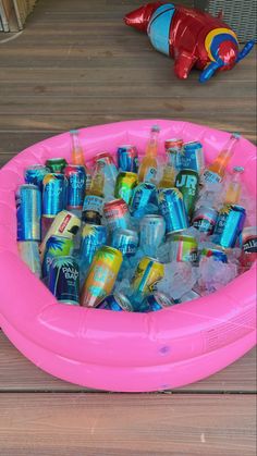 Alcoholic and non alcoholic drinks put into a kiddy tub for a summer birthday party to look aesthetic Malibu Barbie Decorations, Barbie Beach Theme Birthday Party, 2000s Pool Party Aesthetic, Summer Bday Theme Ideas, Barbie Swimming Party, 20th Birthday Pool Party Ideas, Malibu Barbie Beach Party, Pink Pool Party Ideas, Malibu Barbie Pool Party Ideas