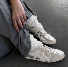 Sneaker Shop, Silver Sneakers, Metallic Sneakers, Mode Inspo