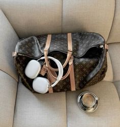 Keepall Louis Vuitton, Travel Aesthetics, Sac Louis Vuitton, Travel Vibes, Girl Aesthetics, Rococo Fashion, Instagram Creator, Girls Diary, Super Rich Kids