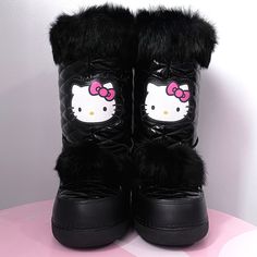 Hello Kitty Boots, Y2k Sanrio, 2000s Girls, Streetwear Cute, Sanrio Accessories, Fuzzy Boots, Regina George, Von Dutch, Legally Blonde